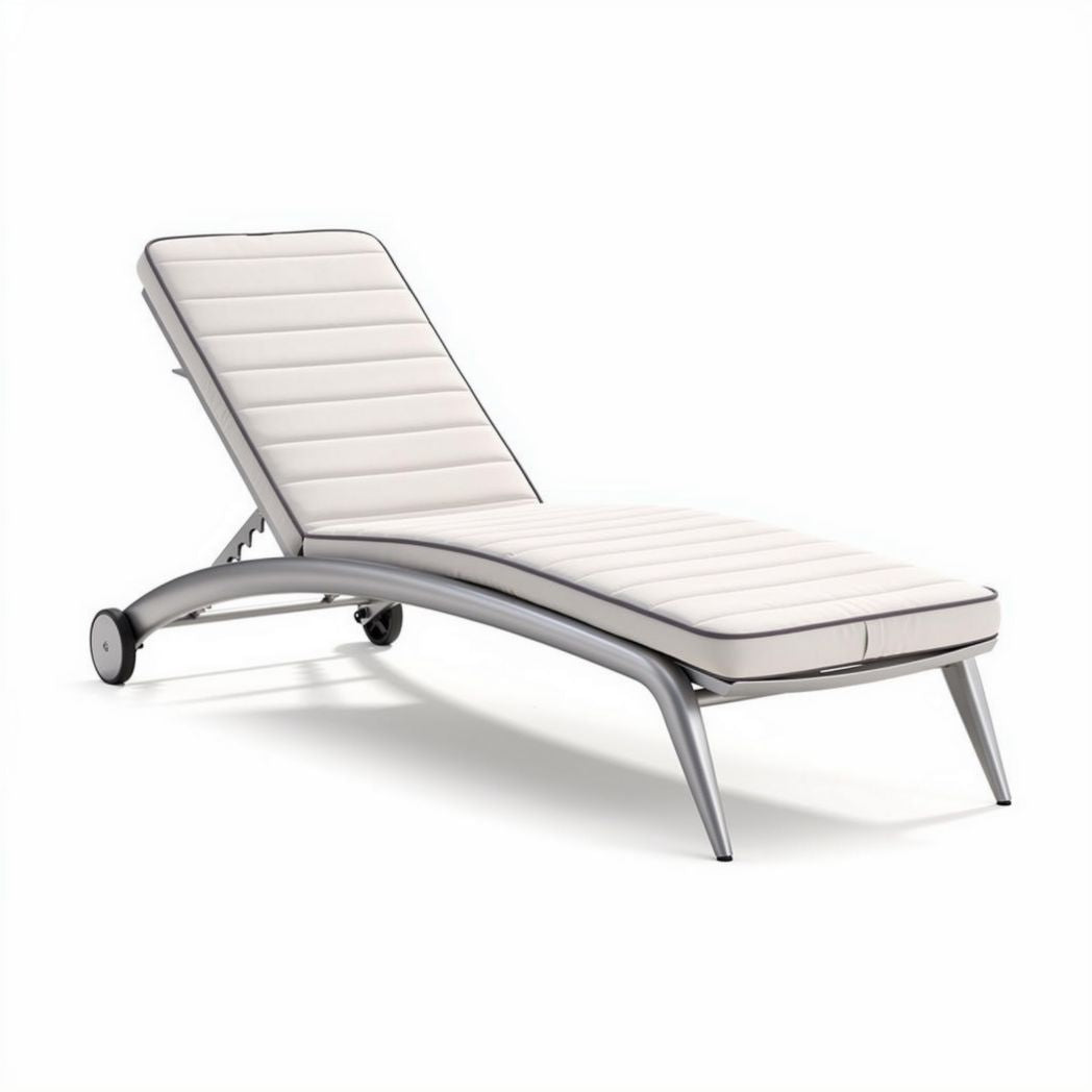 Ligstoel van aluminium met witte kussen geschikt voor buitengebruik 200 x 70 x 30cm